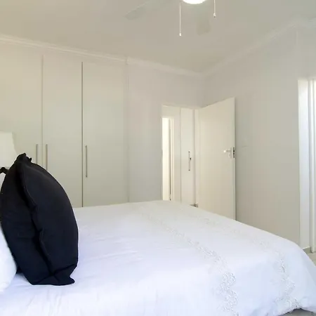 9 Ipanema Umhlanga 5 Sleeper Garden Unit Next To The Oyster Box Hotel Durban Exterior photo