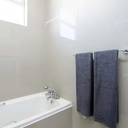 9 Ipanema Umhlanga 5 Sleeper Garden Unit Next To The Oyster Box Hotel Durban Exterior photo