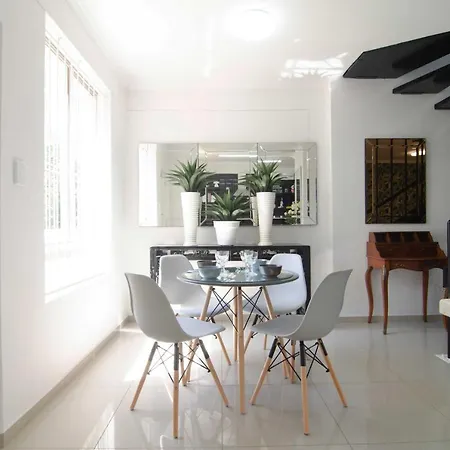 9 Ipanema Umhlanga 5 Sleeper Garden Unit Next To The Oyster Box Hotel Durban Exterior photo