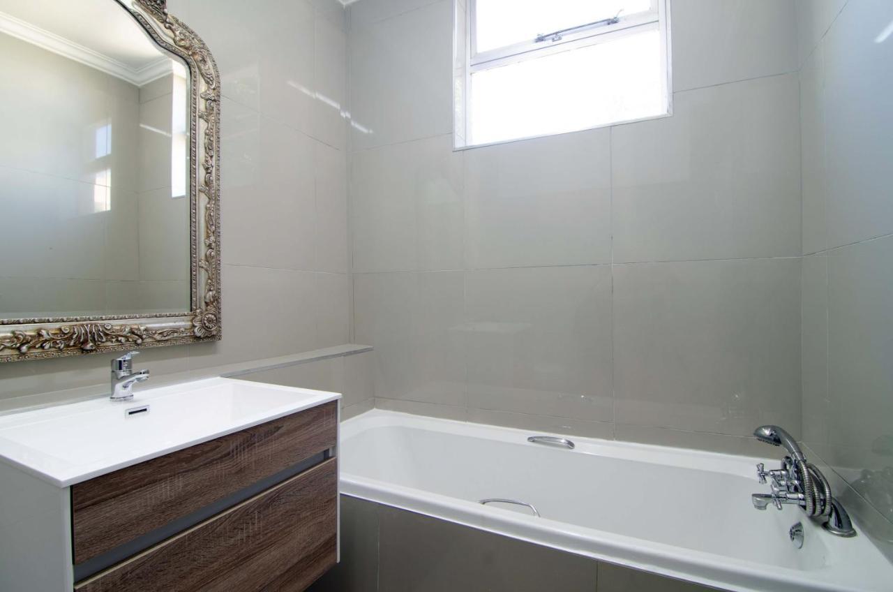9 Ipanema Umhlanga 5 Sleeper Garden Unit Next To The Oyster Box * Durban