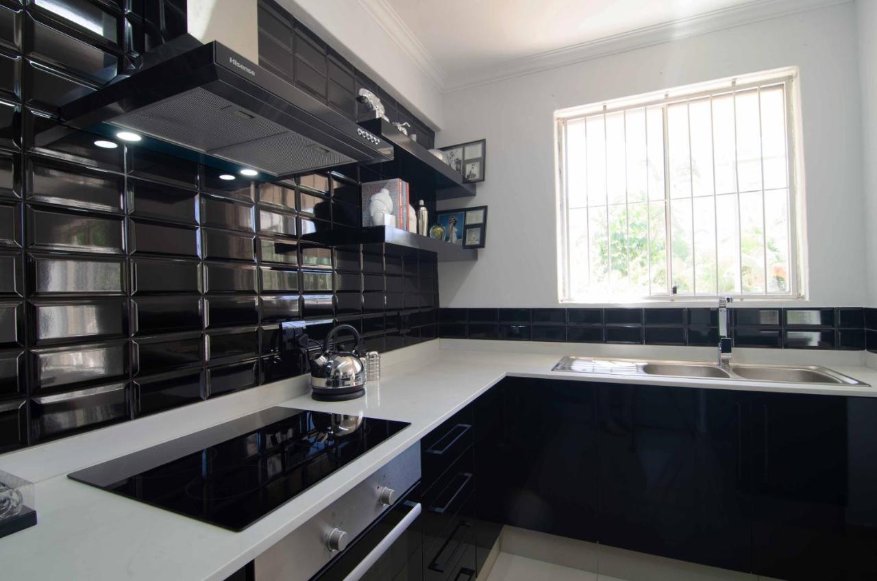 9 Ipanema Umhlanga 5 Sleeper Garden Unit Next To The Oyster Box Apartment