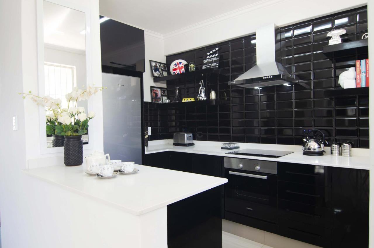 9 Ipanema Umhlanga 5 Sleeper Garden Unit Next To The Oyster Box Apartment Durban