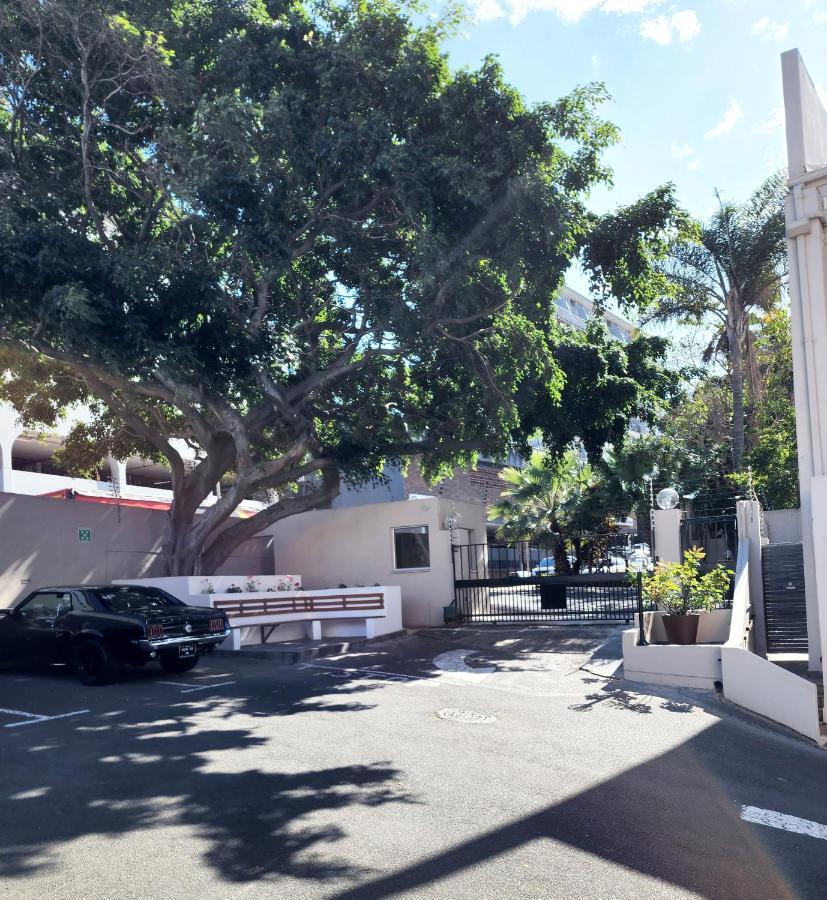 9 Ipanema Umhlanga 5 Sleeper Garden Unit Next To The Oyster Box Apartment *